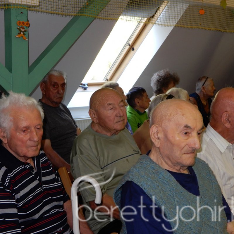 Marika néni 90 éves 24